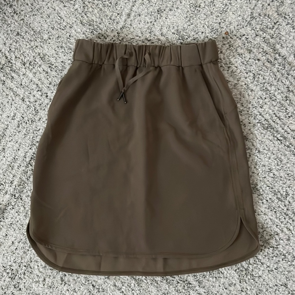 Lulu lemon skirt size 6